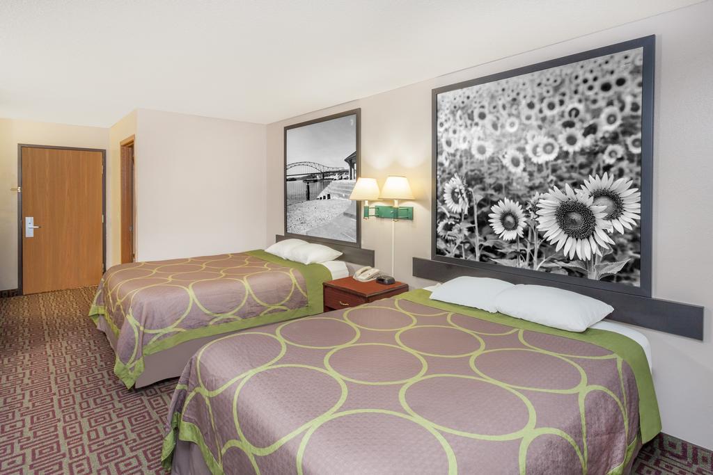 Super 8 By Wyndham Muscatine Hotell Exteriör bild